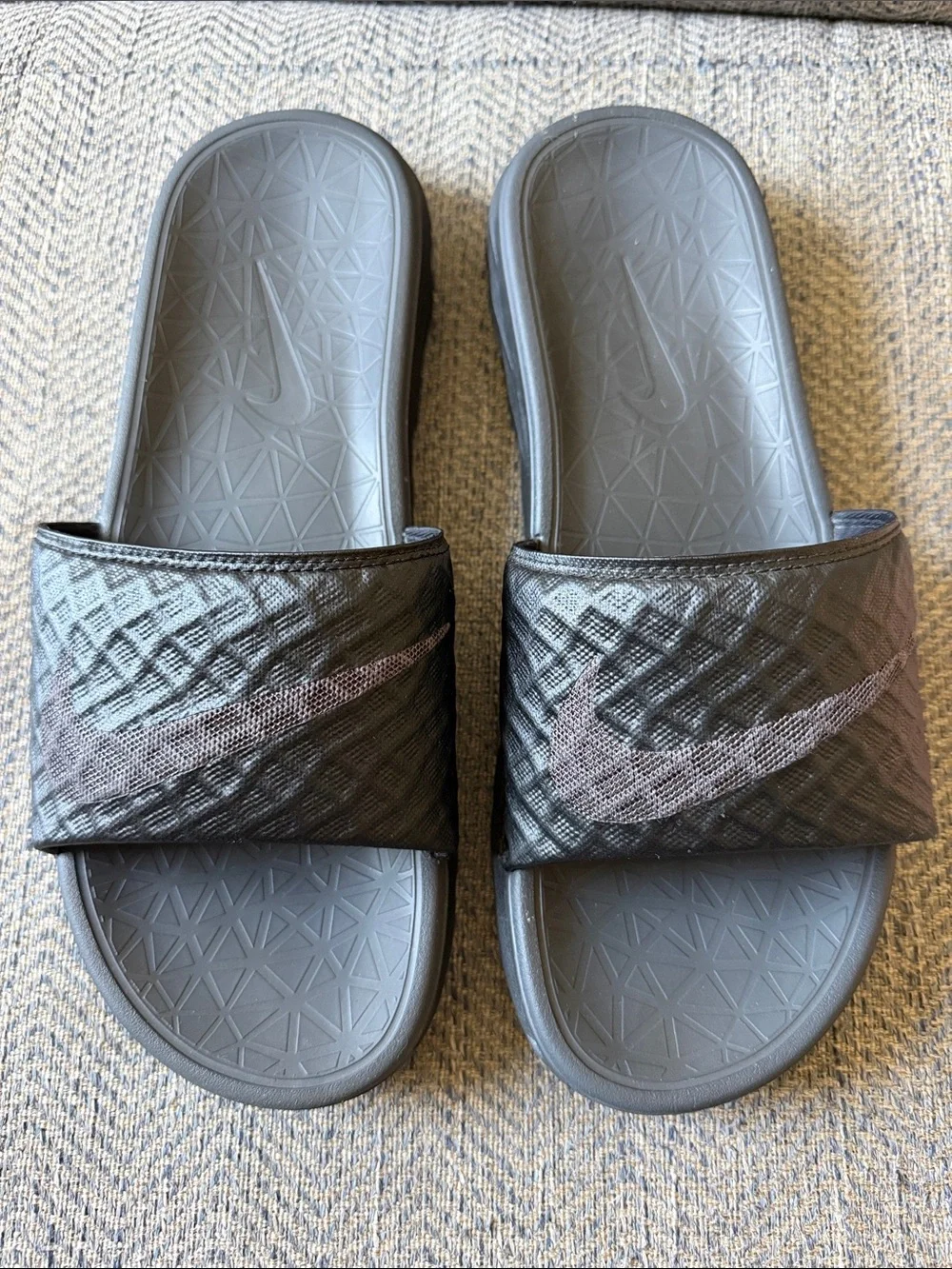 Nike Benassi Solarsoft 2 'Anthracite' Men’s Slip On Sandals Size: 8